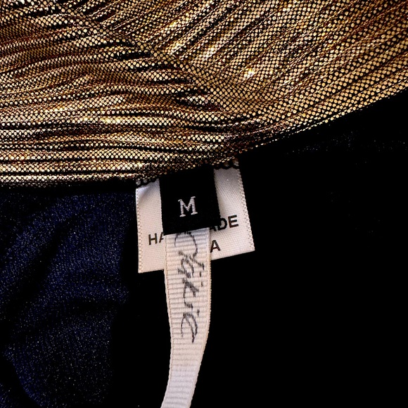 Shiny to tight mini dress with open mesh back Medium but fits XS or S - Picture 3 of 3